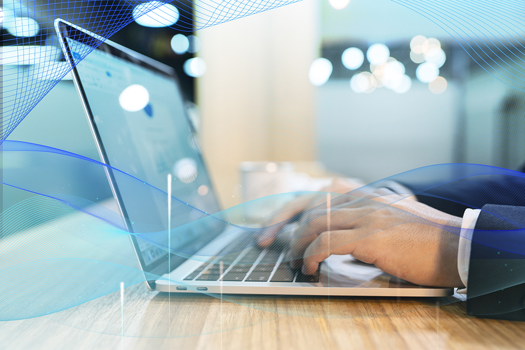 千庫網(wǎng)_科技商務(wù)辦公室工作特寫攝影圖科技 辦公 白領(lǐng) 電腦 數(shù)據(jù) 手勢(shì) 網(wǎng)絡(luò) 自媒體 查閱_攝影圖編號(hào)230688